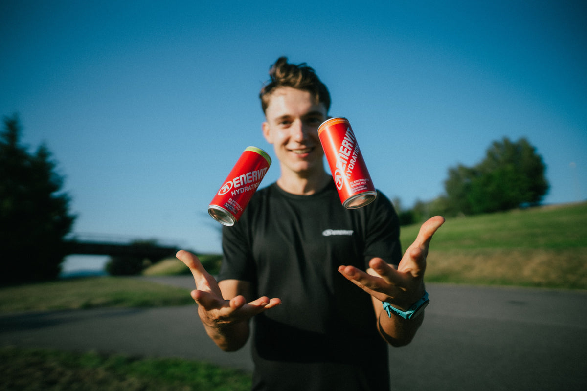 Enervit Hydration – plechovky 250 ml, sportovní lifestyle