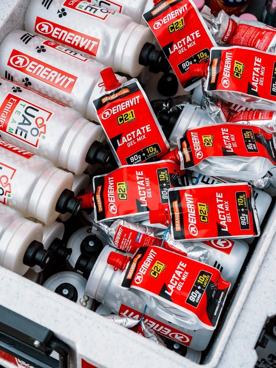 Lactate Gel Mix v boxu týmu UAE Team Emirates XRG